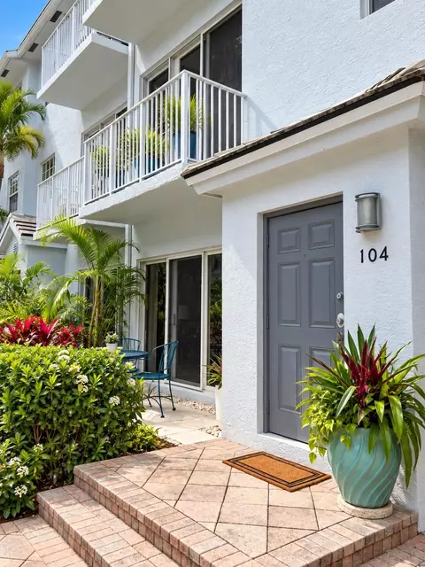 2725 NE 8th Ave #104, Wilton Manors, FL 33334