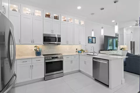 Kitchen - 4707 SE Manatee Way, Stuart, FL 34997 photo 4 of 6