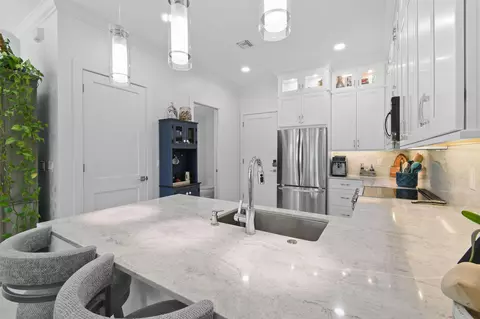Kitchen - 4707 SE Manatee Way, Stuart, FL 34997 photo 3 of 6