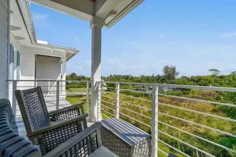 Exterior - 4707 SE Manatee Way, Stuart, FL 34997 photo 2 of 10
