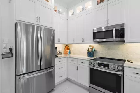 Kitchen - 4707 SE Manatee Way, Stuart, FL 34997 photo 5 of 6