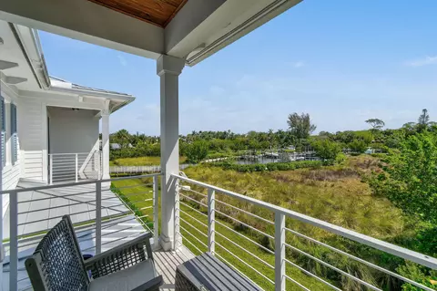 Exterior - 4707 SE Manatee Way, Stuart, FL 34997 photo 3 of 10
