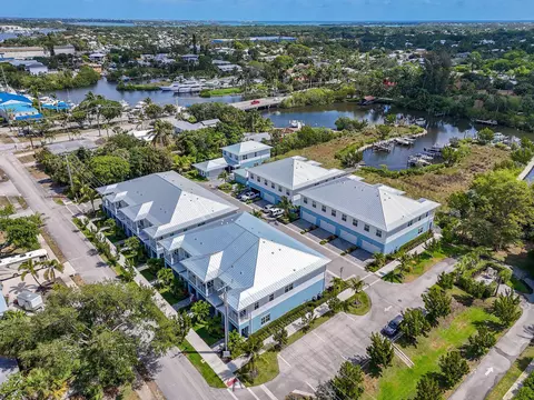 View/Area - 4707 SE Manatee Way, Stuart, FL 34997 photo 6 of 8