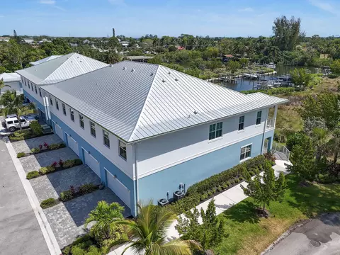 View/Area - 4707 SE Manatee Way, Stuart, FL 34997 photo 4 of 8