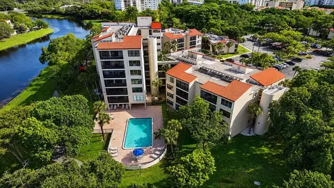 2322 S Cypress Bend Dr #311, Pompano Beach, FL 33069