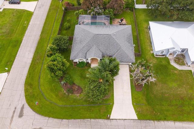 2711 SE Fall St, Port Saint Lucie, FL 34984