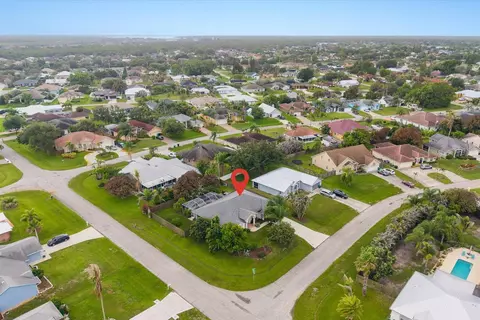 2711 SE Fall St, Port Saint Lucie, FL 34984