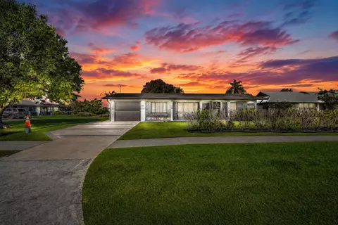 220 Riomar Dr, Port Saint Lucie, FL 34952
