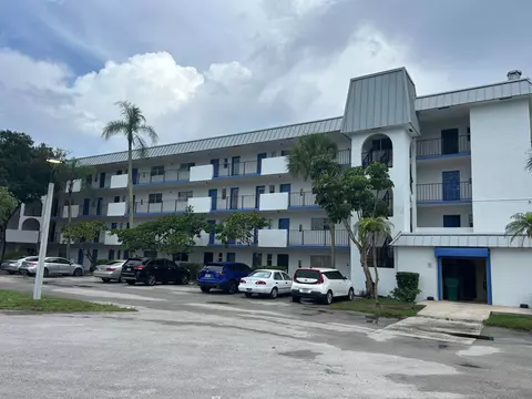 6100 S Falls Cir Dr #105, Lauderhill, FL 33319