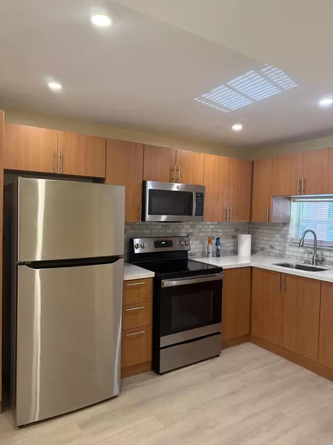 830 S Hollybrook Dr #204, Pembroke Pines, FL 33025