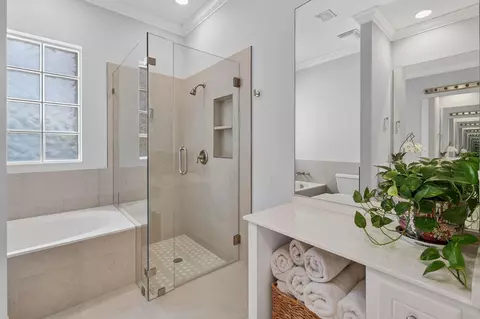 Bath - 350 Caravelle Dr, Jupiter, FL 33458 photo 3 of 7