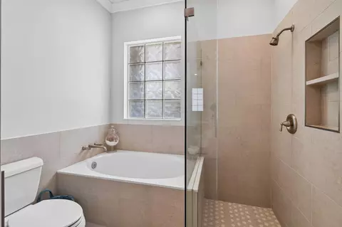 Bath - 350 Caravelle Dr, Jupiter, FL 33458 photo 4 of 7