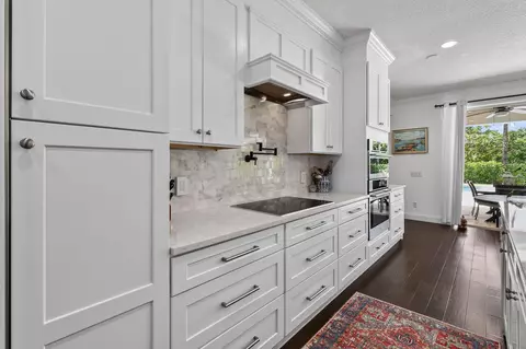Kitchen - 350 Caravelle Dr, Jupiter, FL 33458 photo 4 of 8