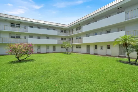 5501 NW 2nd Ave #111, Boca Raton, FL 33487