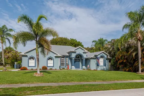 8173 SE Carlton St, Hobe Sound, FL 33455