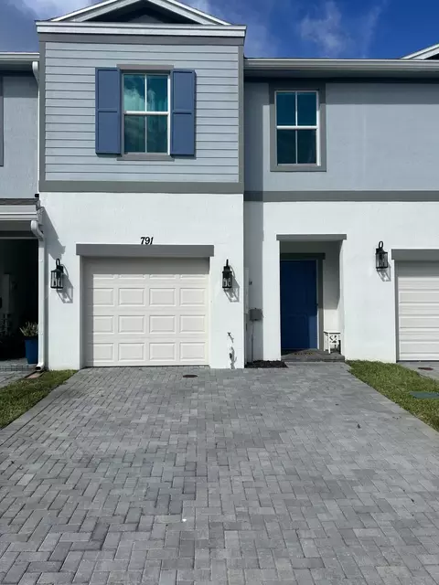 791 NE Trailside Run, Port St Lucie, FL 34983