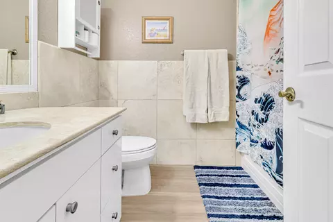Bath - 5428 Pointe Villa Dr #E, Lighthouse Point, FL 33064 photo 2 of 5