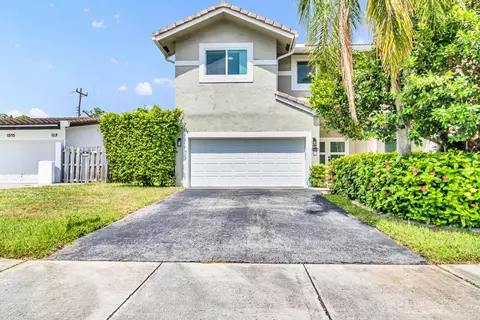 Exterior - 5428 Pointe Villa Dr #E, Lighthouse Point, FL 33064 photo 2 of 3