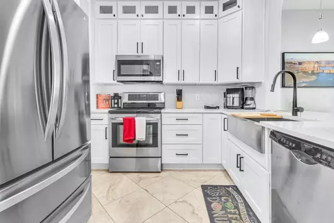 Kitchen - 5428 Pointe Villa Dr #E, Lighthouse Point, FL 33064 photo 3 of 3