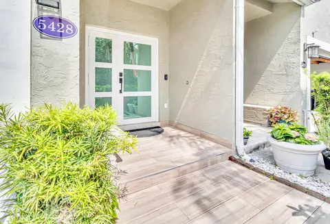 Entry Way - 5428 Pointe Villa Dr #E, Lighthouse Point, FL 33064 photo 1 of 2