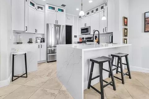 5428 Pointe Villa Dr #E, Lighthouse Point, FL 33064