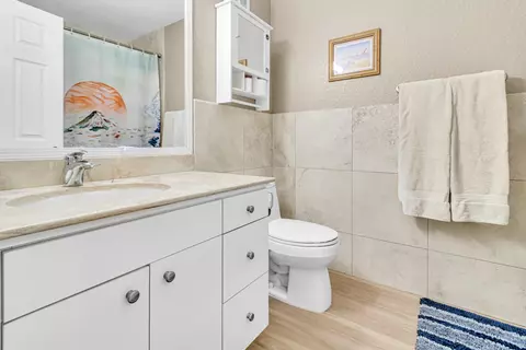 Bath - 5428 Pointe Villa Dr #E, Lighthouse Point, FL 33064 photo 3 of 5