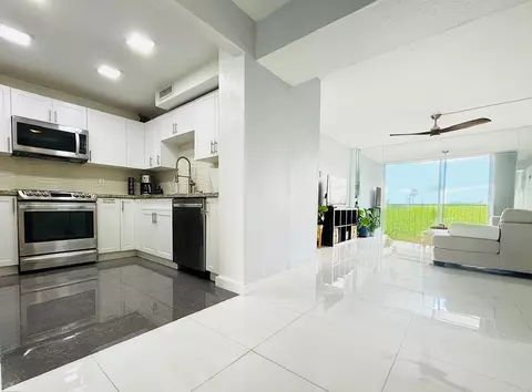 4164 Inverrary Dr #404, Lauderhill, FL 33319