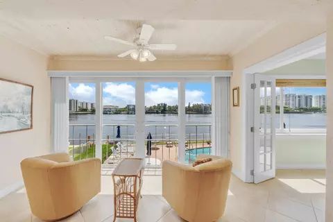 711 NE Harbour Ter #409, Boca Raton, FL 33431