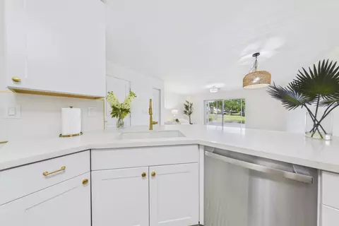 Kitchen - 262 Timberwalk Trl, Jupiter, FL 33458 photo 2 of 3