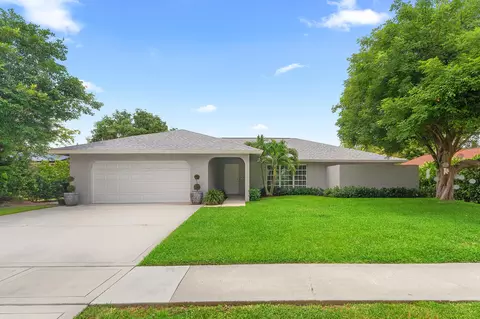 1739 Brae Burn Pl, Wellington, FL 33414