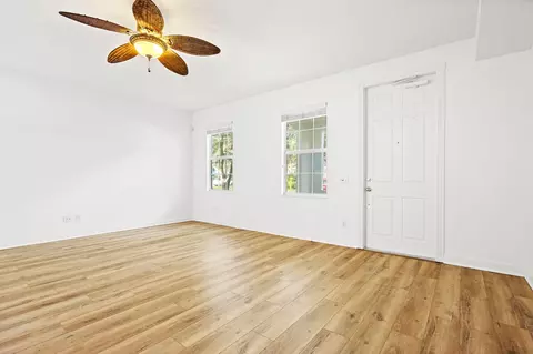 Living - 2889 E Community Dr, Jupiter, FL 33458 photo 2 of 5