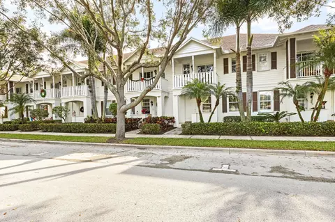 Exterior - 2889 E Community Dr, Jupiter, FL 33458 photo 2 of 6