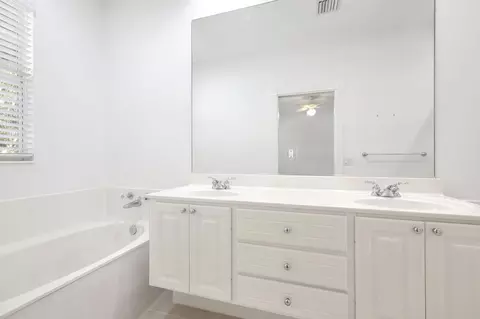 Bath - 2889 E Community Dr, Jupiter, FL 33458 photo 1 of 2