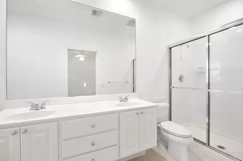 Bath - 2889 E Community Dr, Jupiter, FL 33458 photo 2 of 2
