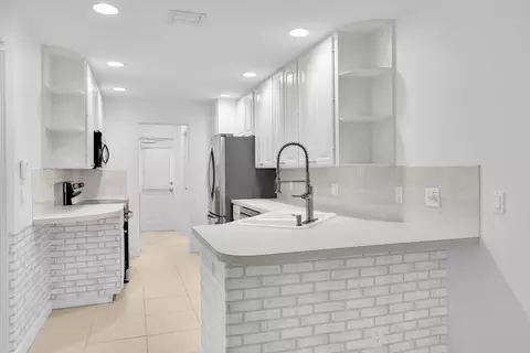 Kitchen - 2889 E Community Dr, Jupiter, FL 33458 photo 2 of 4