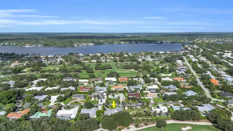 View/Area - 236 Fairway E, Tequesta, FL 33469 photo 7 of 11