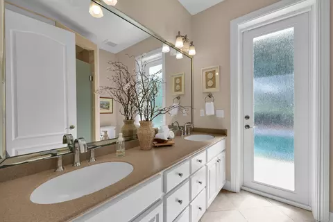 Bath - 236 Fairway E, Tequesta, FL 33469 photo 4 of 4