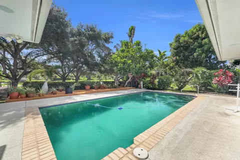 Exterior - 236 Fairway E, Tequesta, FL 33469 photo 8 of 11