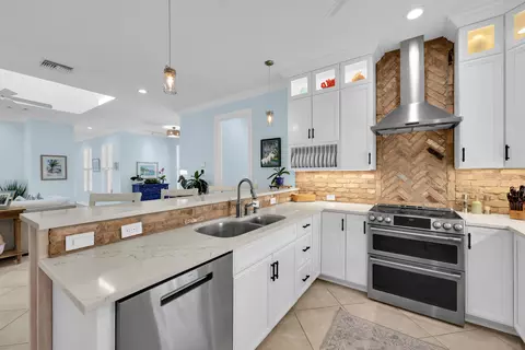 Kitchen - 236 Fairway E, Tequesta, FL 33469 photo 4 of 5