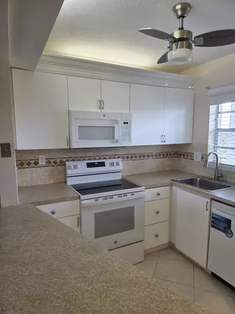 2998 Sunrise Lakes Dr E #411, Sunrise, FL 33322