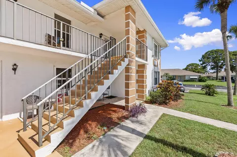 533 S Lakes End Dr #D2, Fort Pierce, FL 34982
