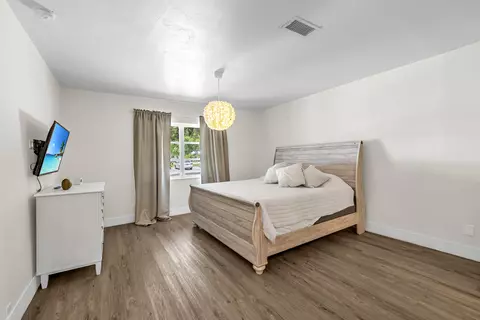 Bedroom - 3830 NE 22nd Ter, Lighthouse Point, FL 33064 photo 3 of 5