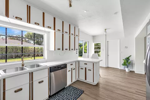 Kitchen - 3830 NE 22nd Ter, Lighthouse Point, FL 33064 photo 2 of 2