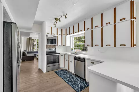 Kitchen - 3830 NE 22nd Ter, Lighthouse Point, FL 33064 photo 1 of 2