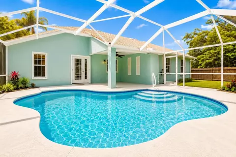 402 SE Strait Ave, Port Saint Lucie, FL 34983