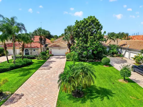 10694 Greenbriar Villa Dr, Lake Worth, FL 33449