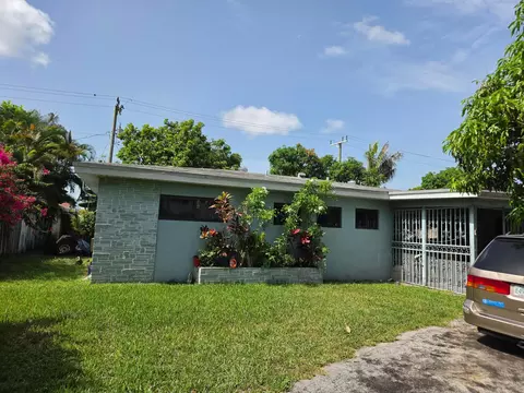 660 NE 181st St, Miami, FL 33162