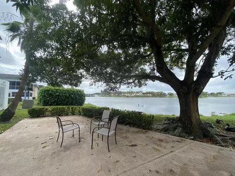 68 Stratford E, West Palm Beach, FL 33417