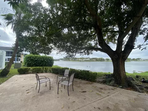 68 Stratford E, West Palm Beach, FL 33417