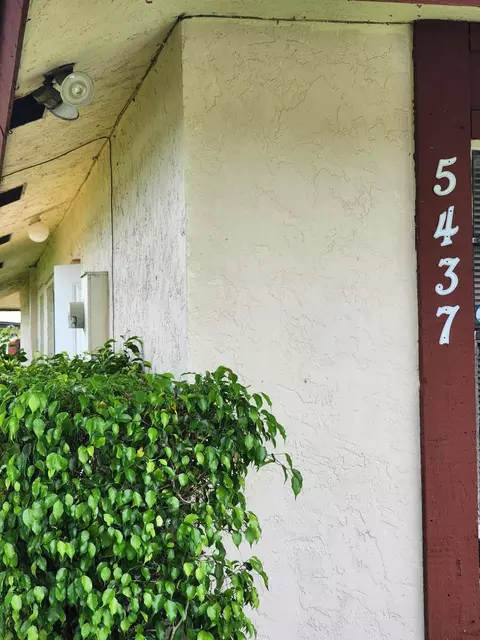 5437 Bonky Ct, West Palm Beach, FL 33415